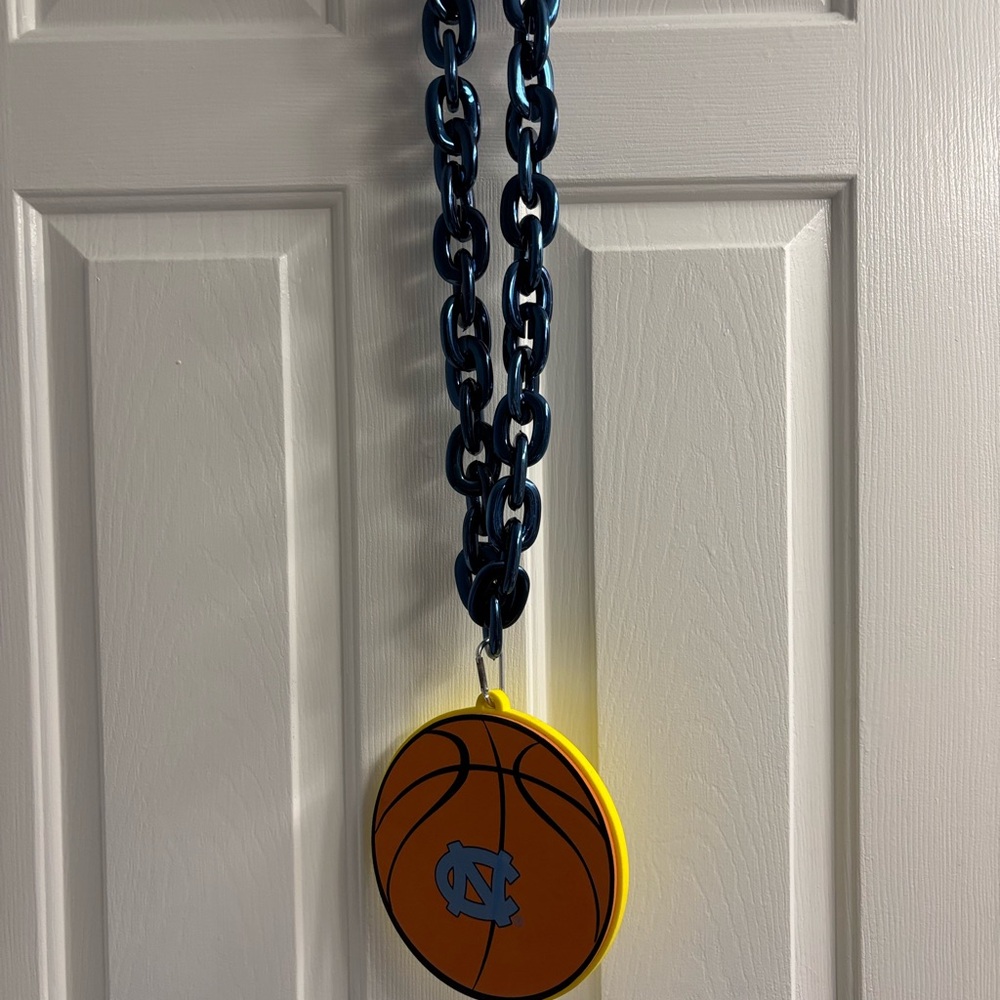 UNC Basketball Spirit Chain - UNC logo edition